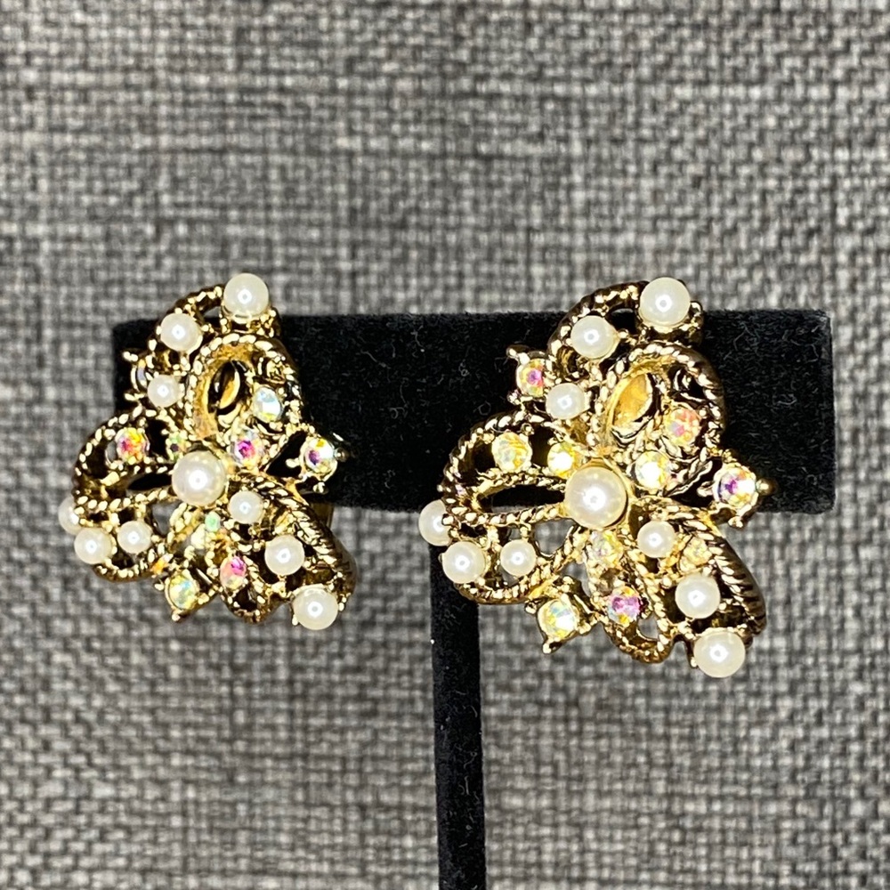 AB Crystal & Faux Pearl Triangular Clip On Earring